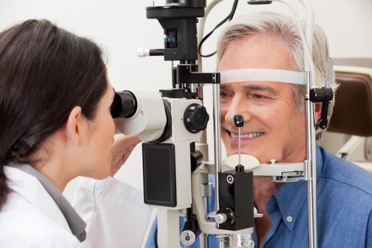 guy eye exam.jpg